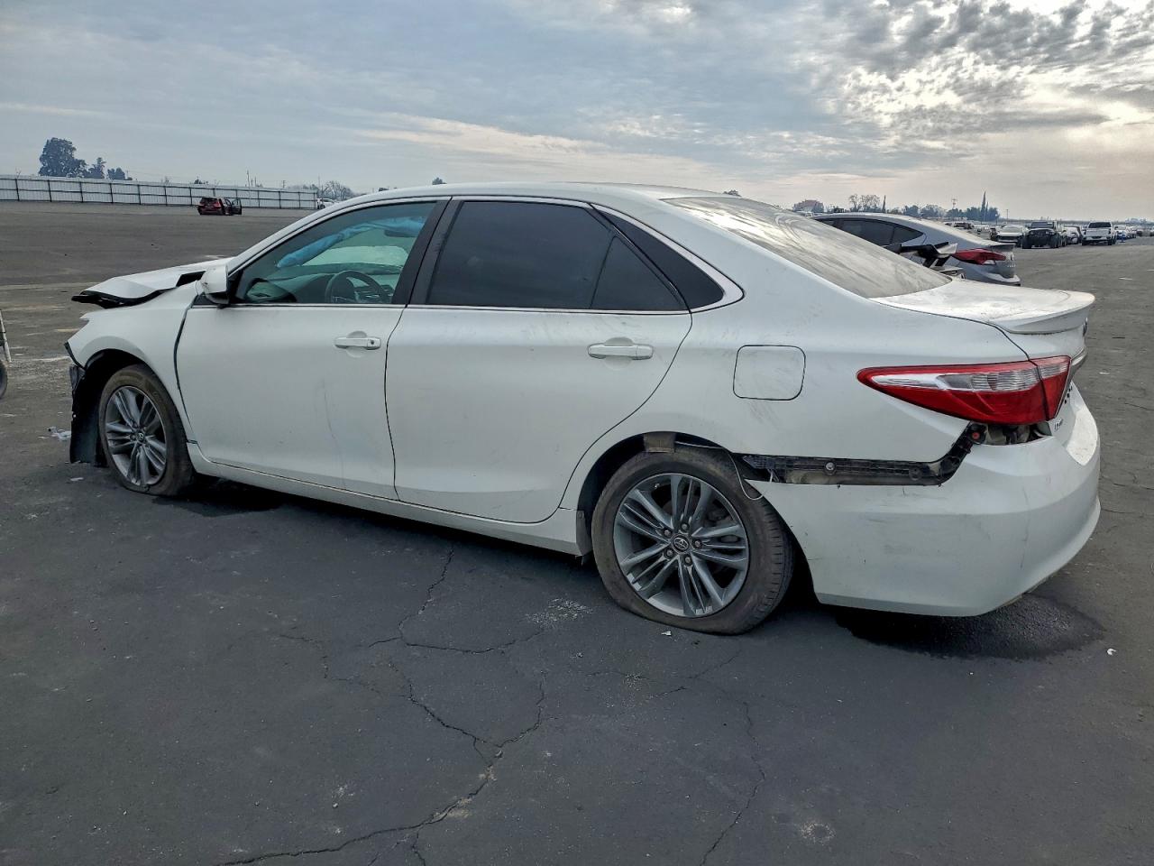 2017 TOYOTA CAMRY LE photo 2