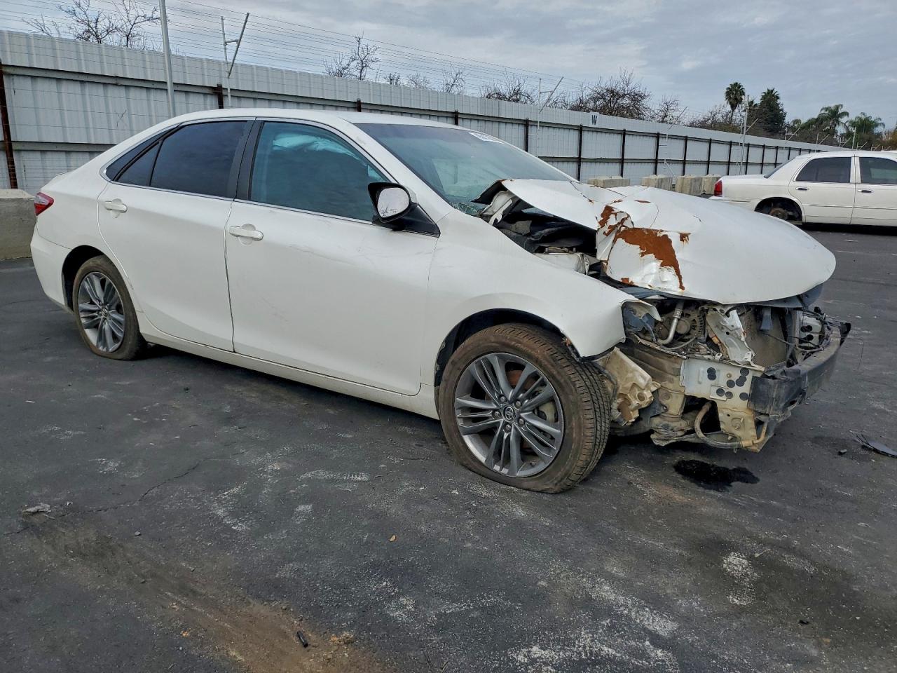 2017 TOYOTA CAMRY LE photo 4