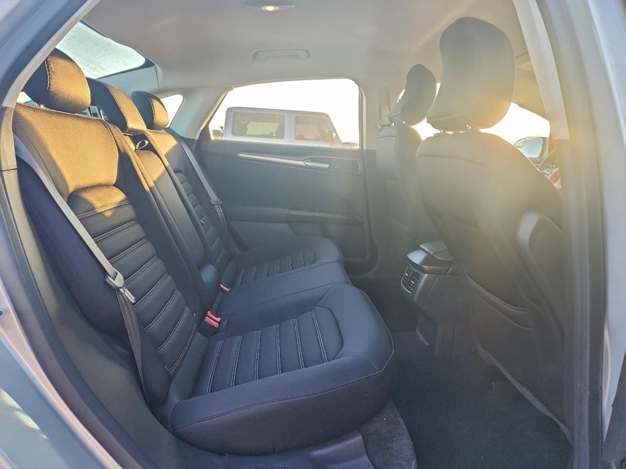 2015 FORD FUSION SE photo 10