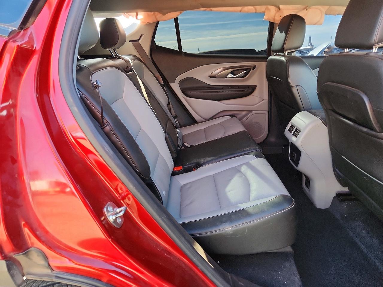 2024 GMC TERRAIN SLT photo 11