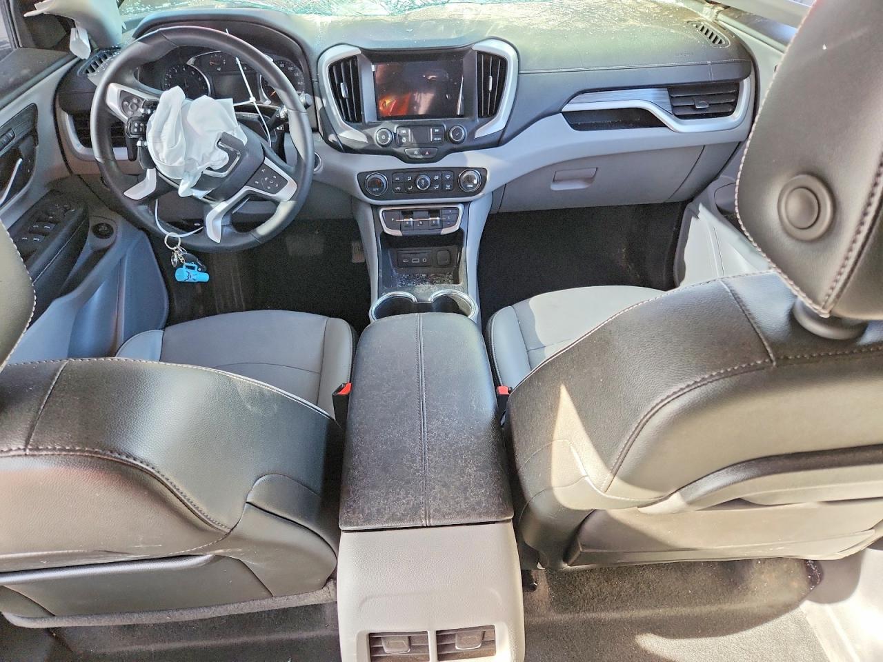 2024 GMC TERRAIN SLT photo 8