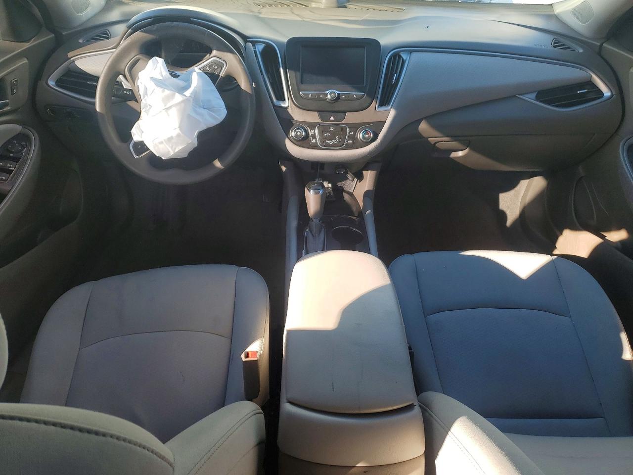 2018 CHEVROLET MALIBU LS photo 8