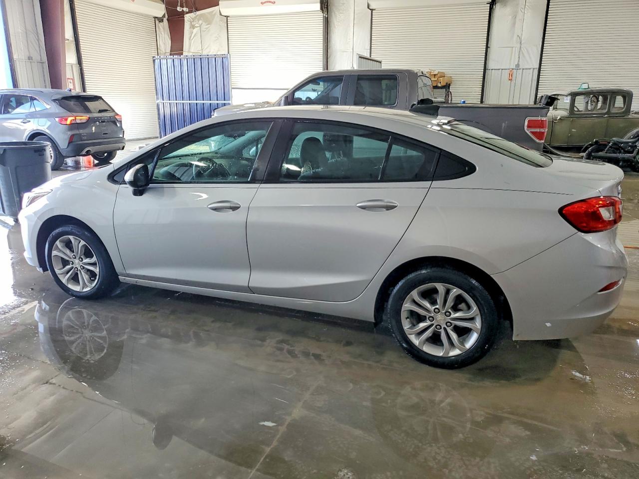 2019 CHEVROLET CRUZE LS photo 2