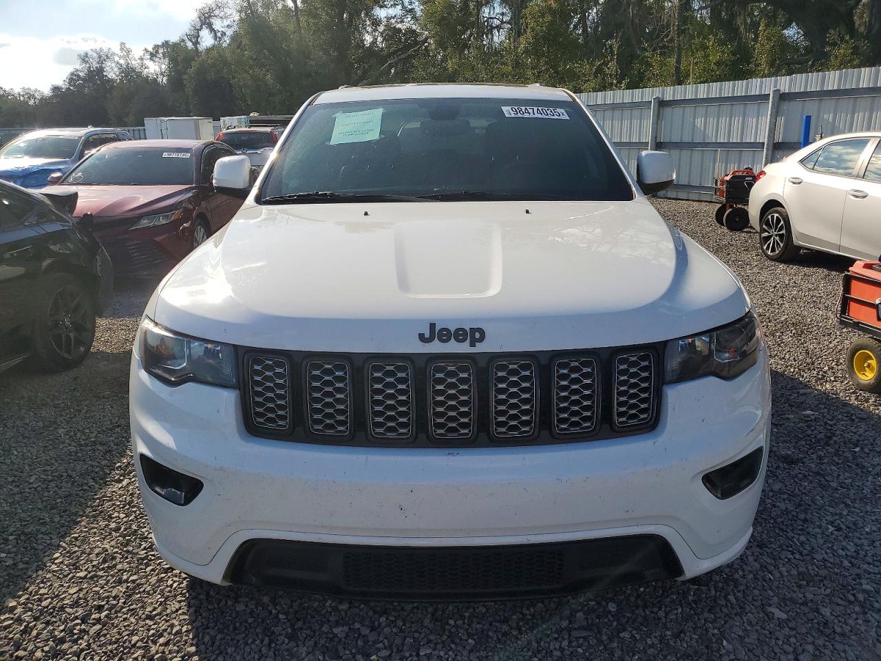2019 JEEP GRAND CHEROKEE LAREDO photo 9