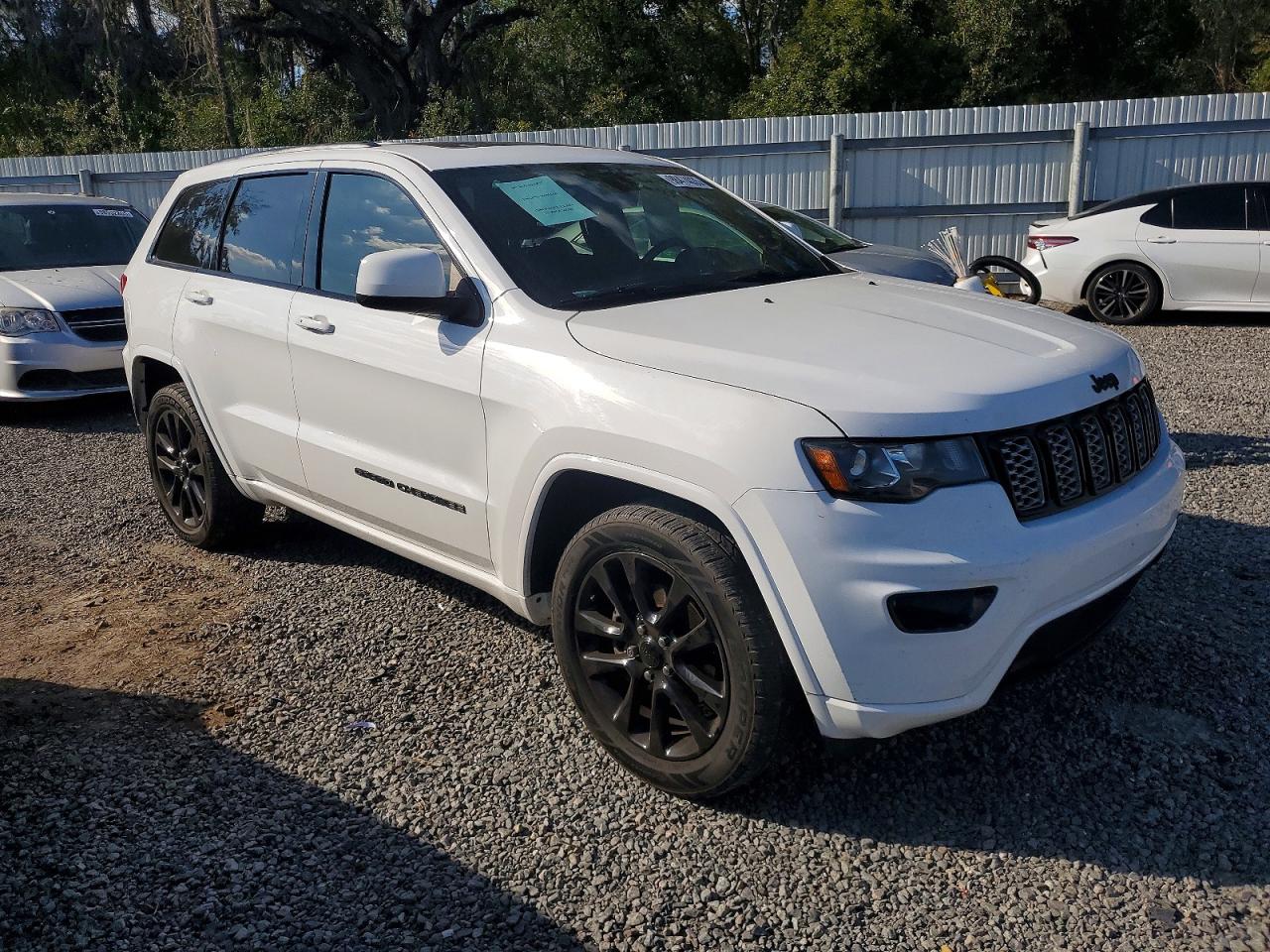 2019 JEEP GRAND CHEROKEE LAREDO photo 7