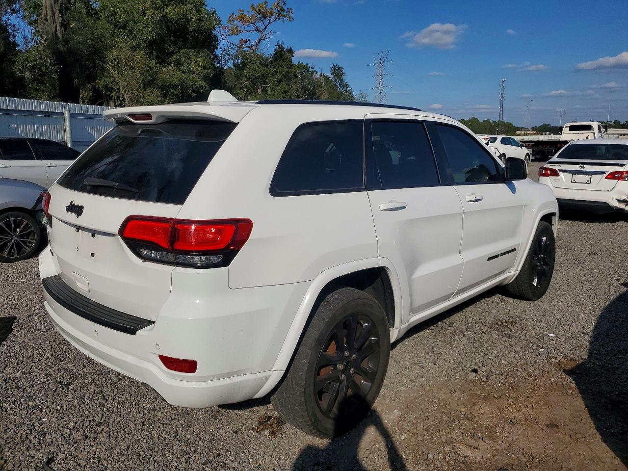 2019 JEEP GRAND CHEROKEE LAREDO photo 5