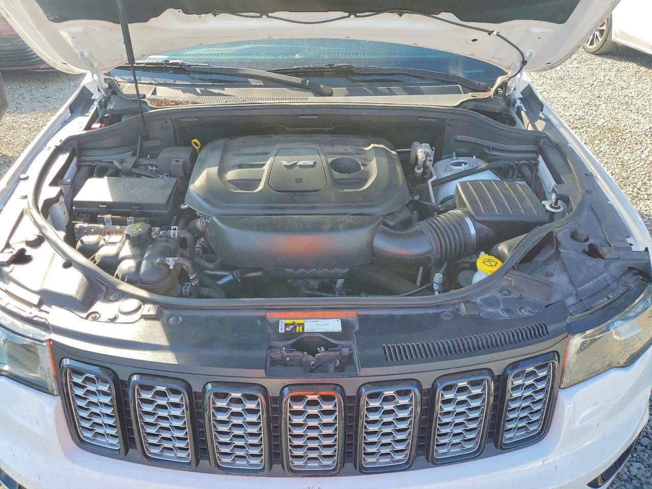 2019 JEEP GRAND CHEROKEE LAREDO photo 23