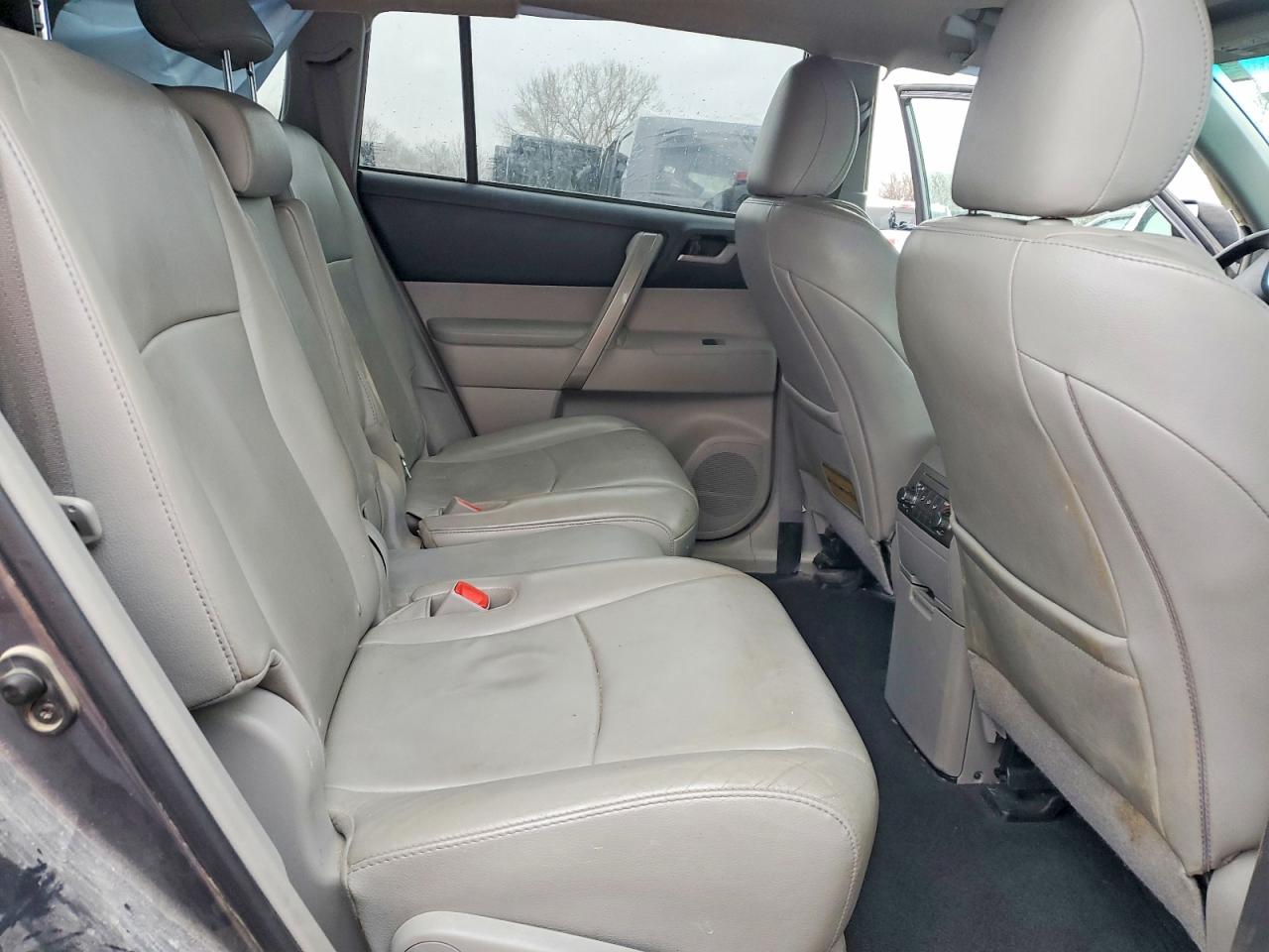2013 TOYOTA HIGHLANDER BASE photo 11