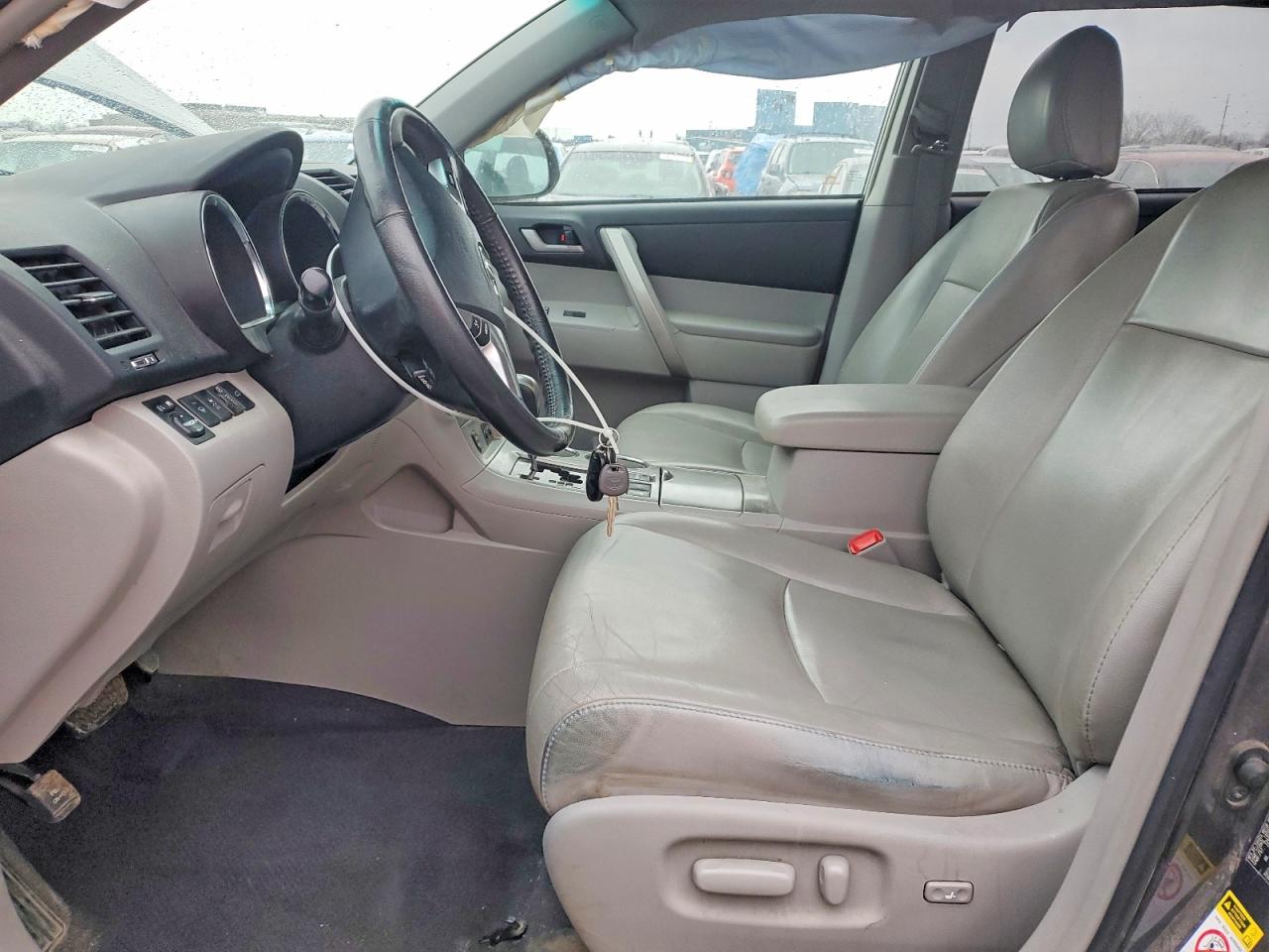2013 TOYOTA HIGHLANDER BASE photo 7