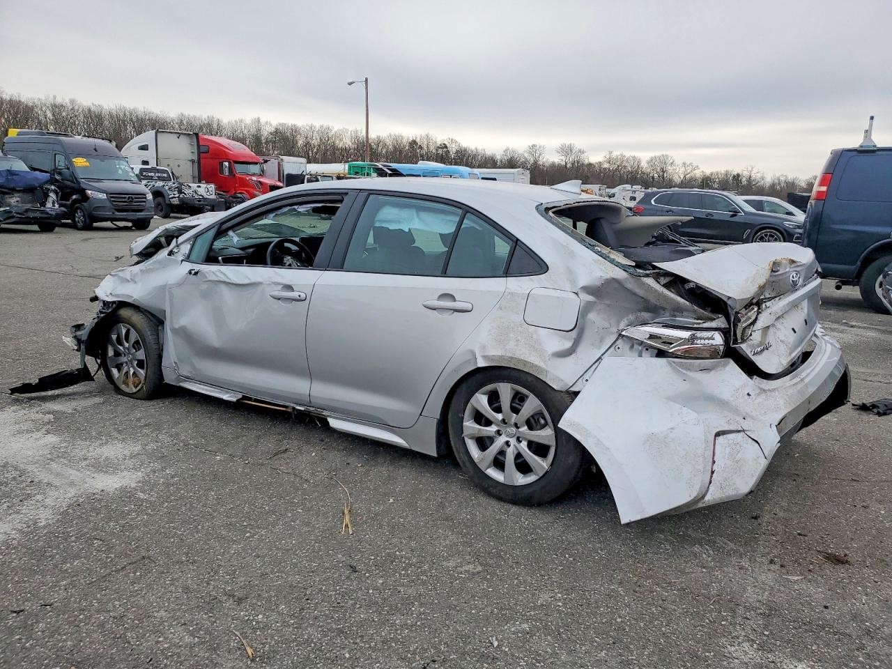 2024 TOYOTA COROLLA LE photo 4