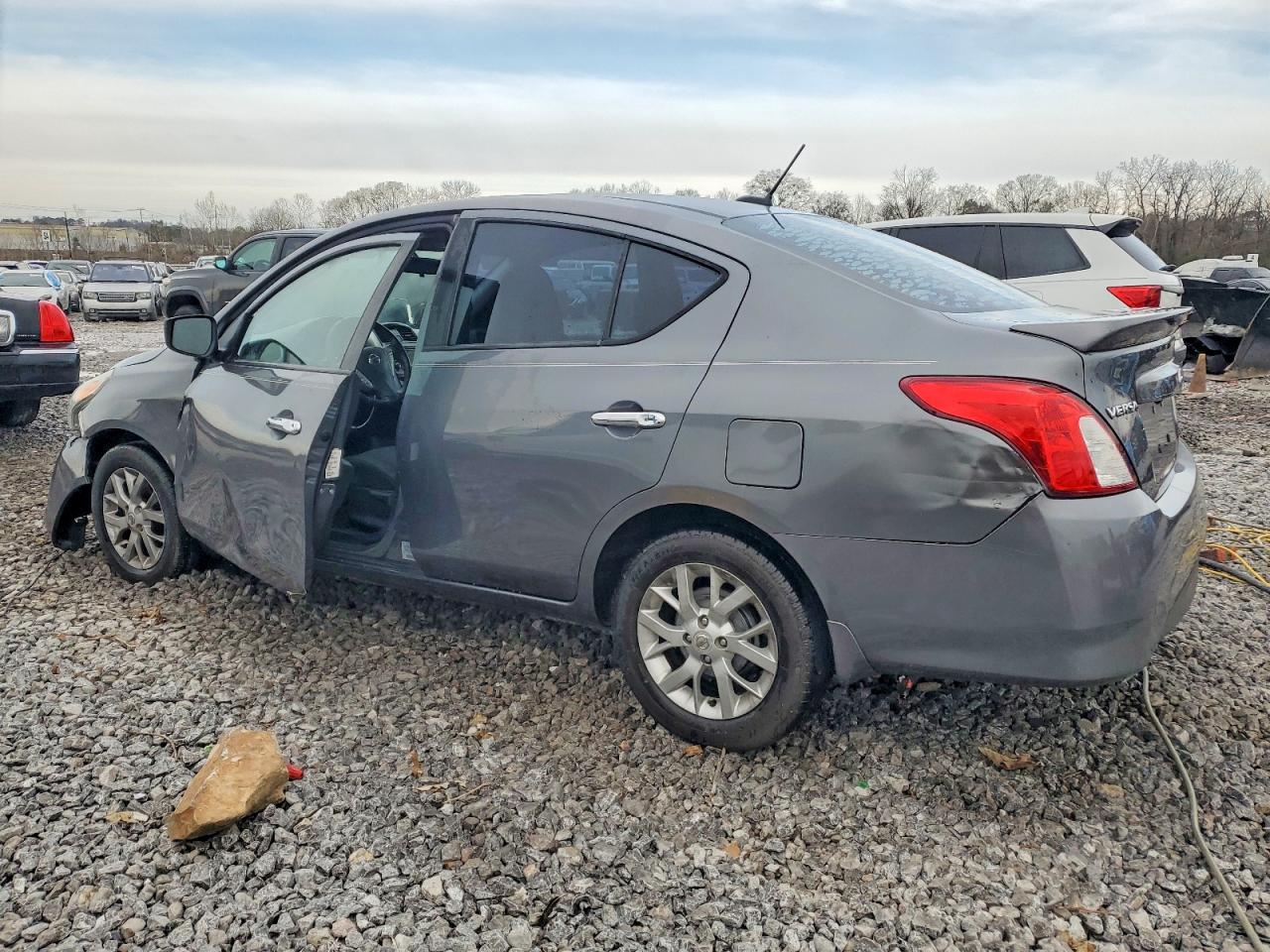 2018 NISSAN VERSA S photo 4