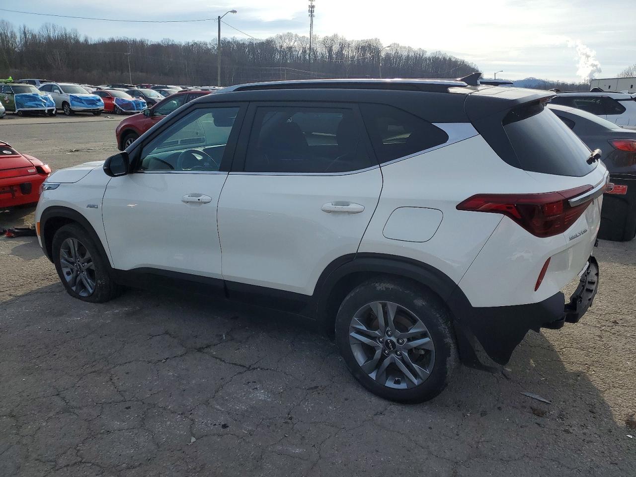 2023 KIA SELTOS S photo 3