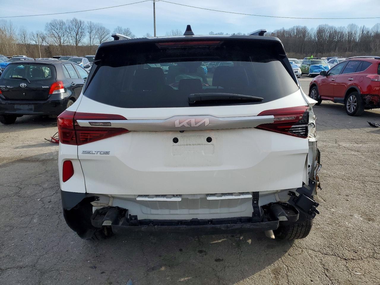 2023 KIA SELTOS S photo 11