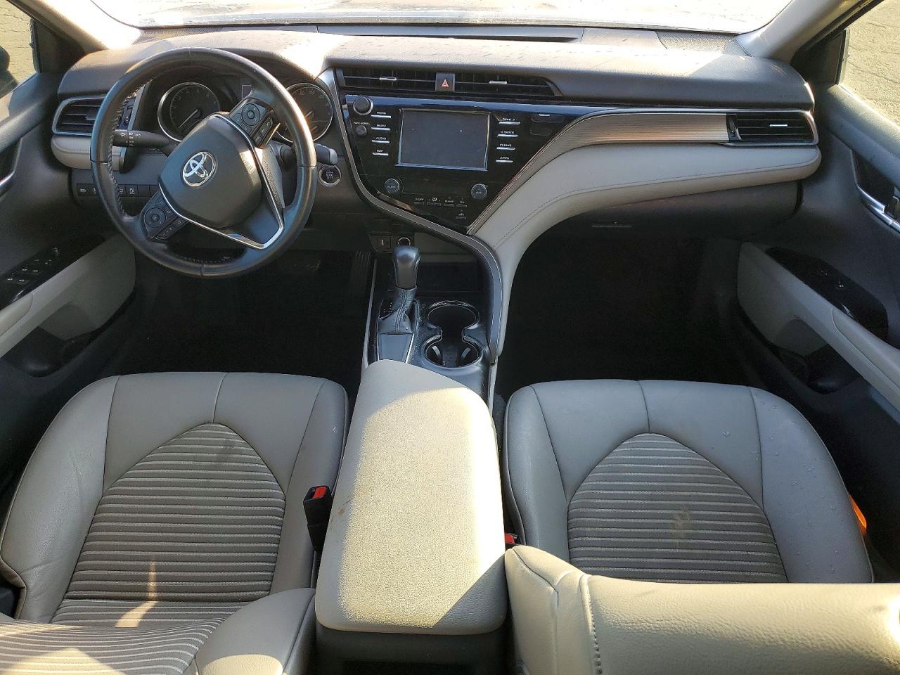 2019 TOYOTA CAMRY L photo 8