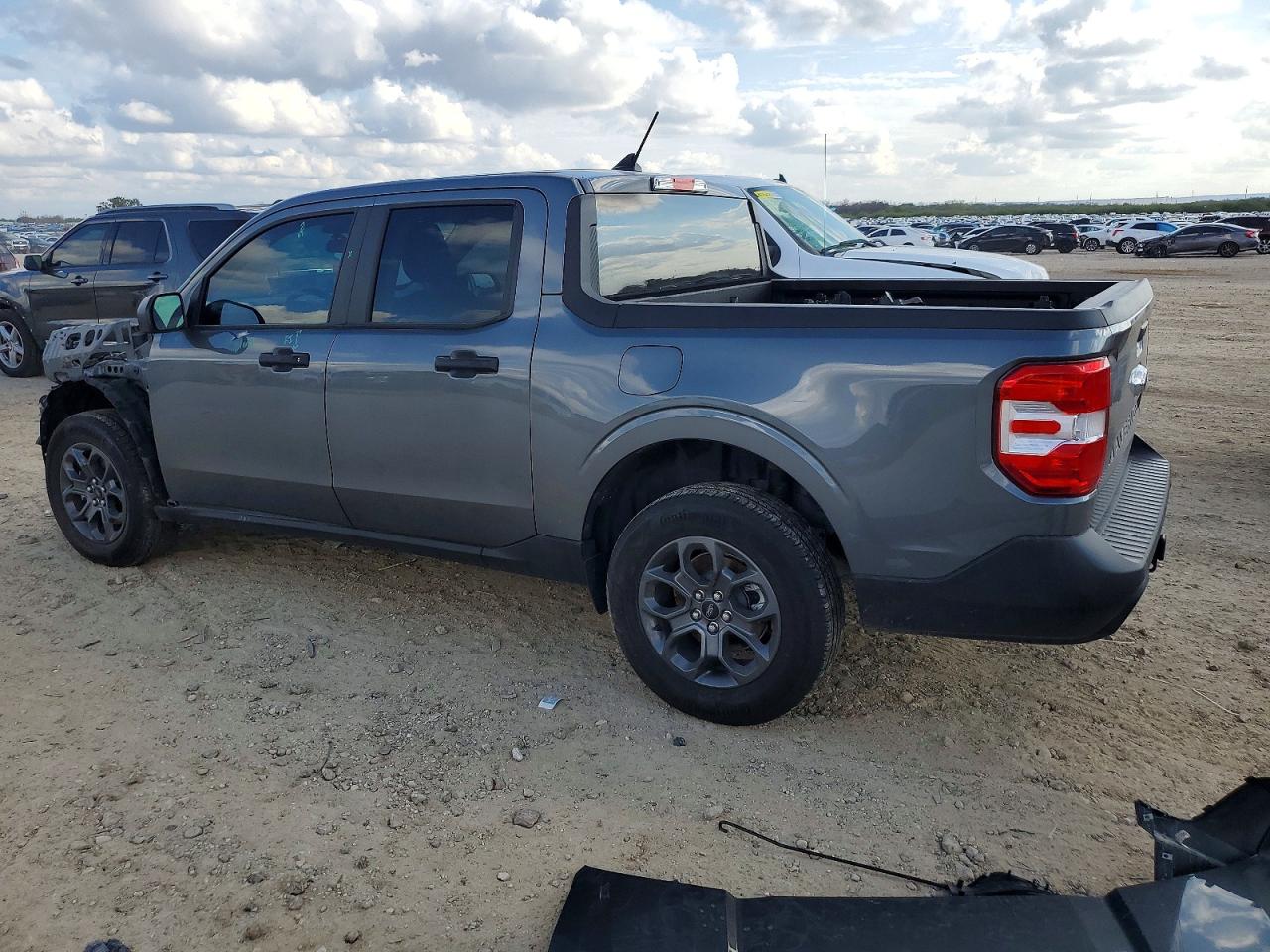 2024 FORD MAVERICK XLT photo 2