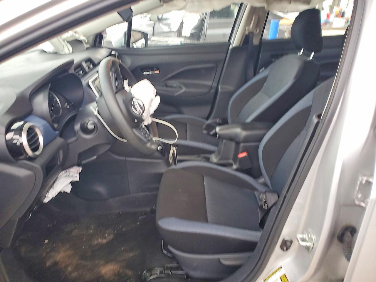 2025 NISSAN VERSA SV photo 7