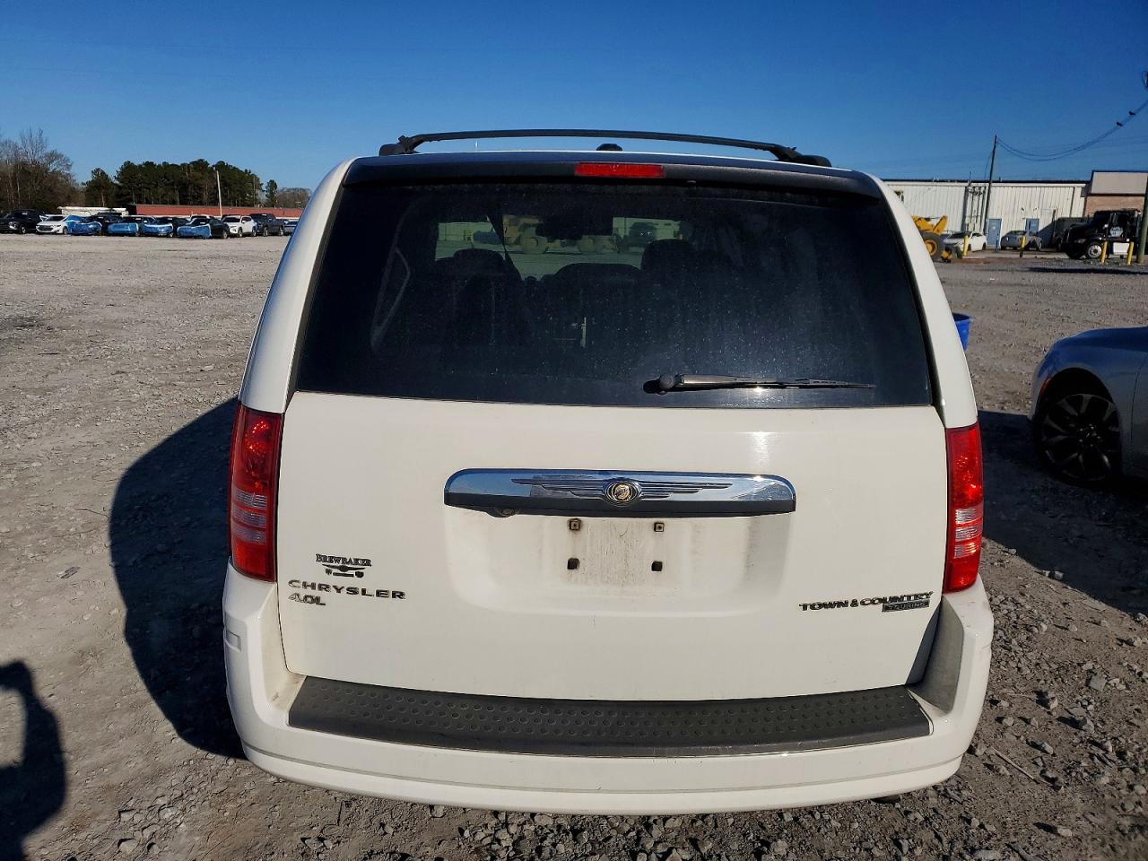 2010 CHRYSLER TOWN & COUNTRY TOURING PLUS photo 6