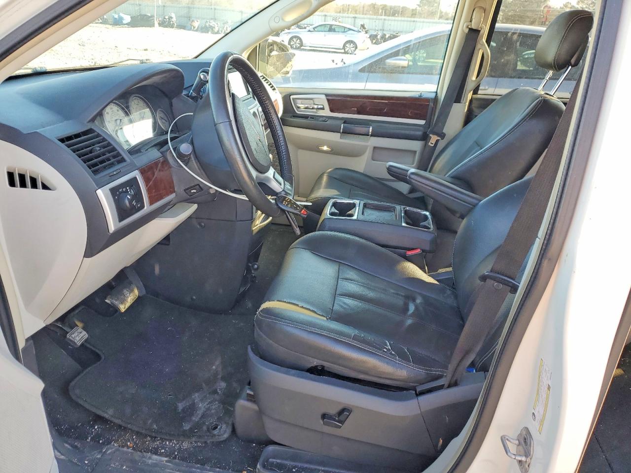 2010 CHRYSLER TOWN & COUNTRY TOURING PLUS photo 7
