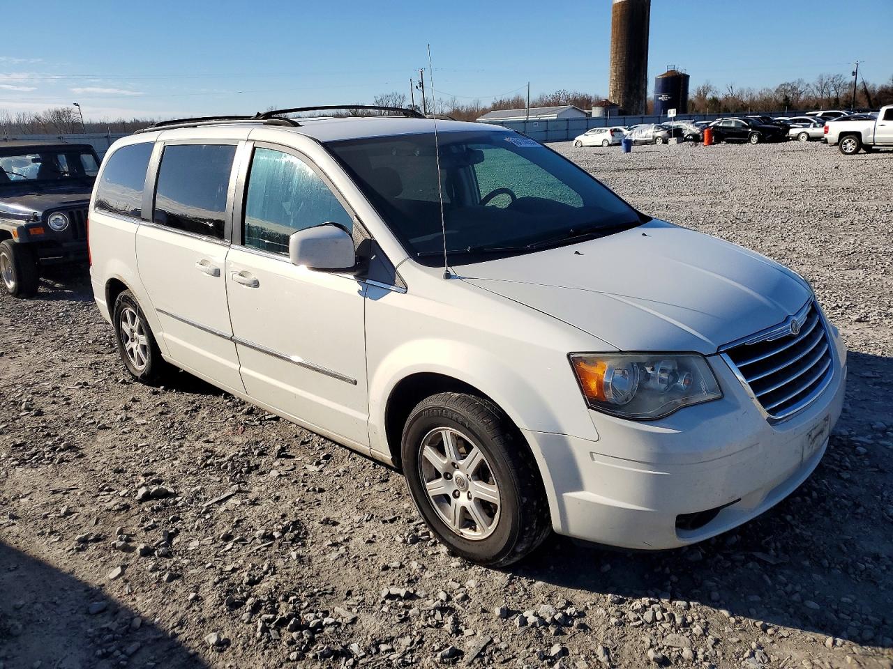 2010 CHRYSLER TOWN & COUNTRY TOURING PLUS photo 4