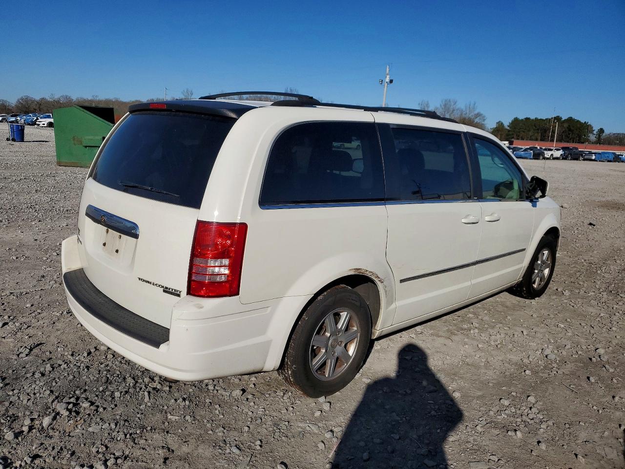 2010 CHRYSLER TOWN & COUNTRY TOURING PLUS photo 3