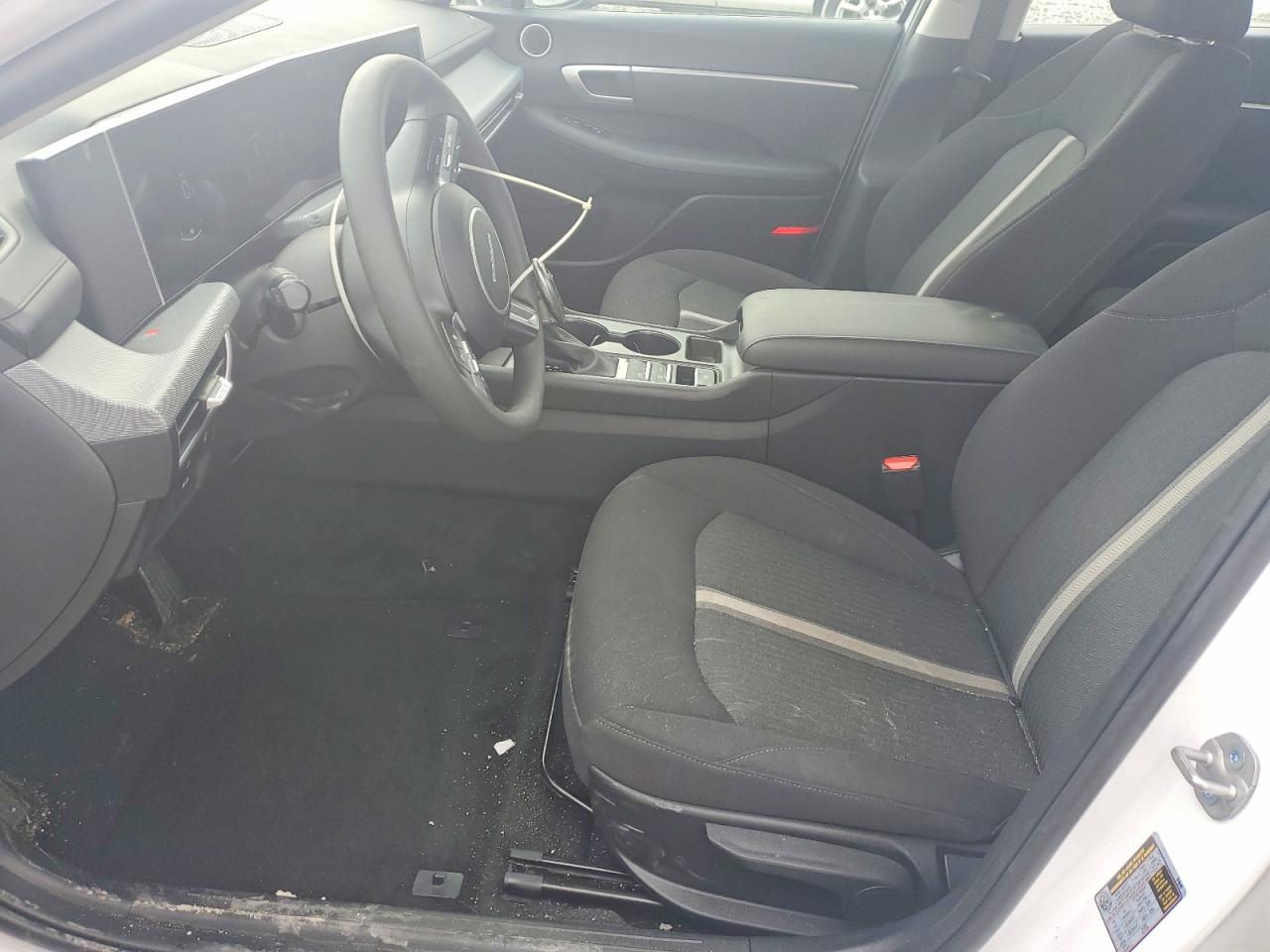 2025 HYUNDAI SONATA SE photo 13
