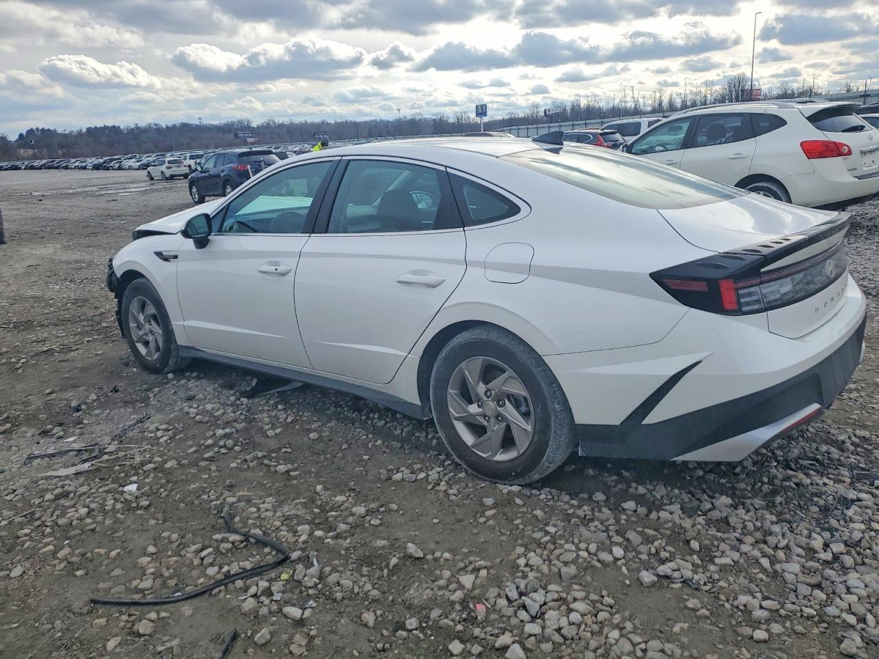 2025 HYUNDAI SONATA SE photo 3