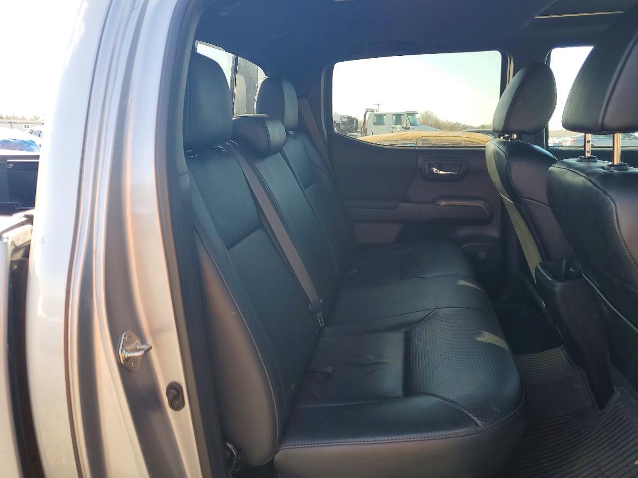 2019 TOYOTA TACOMA DOUBLE CAB photo 10