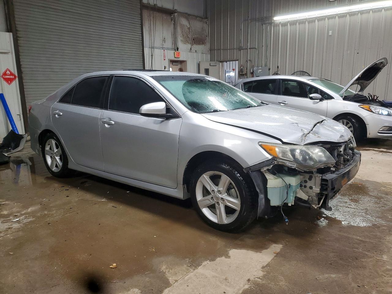 2014 TOYOTA CAMRY SE photo 10