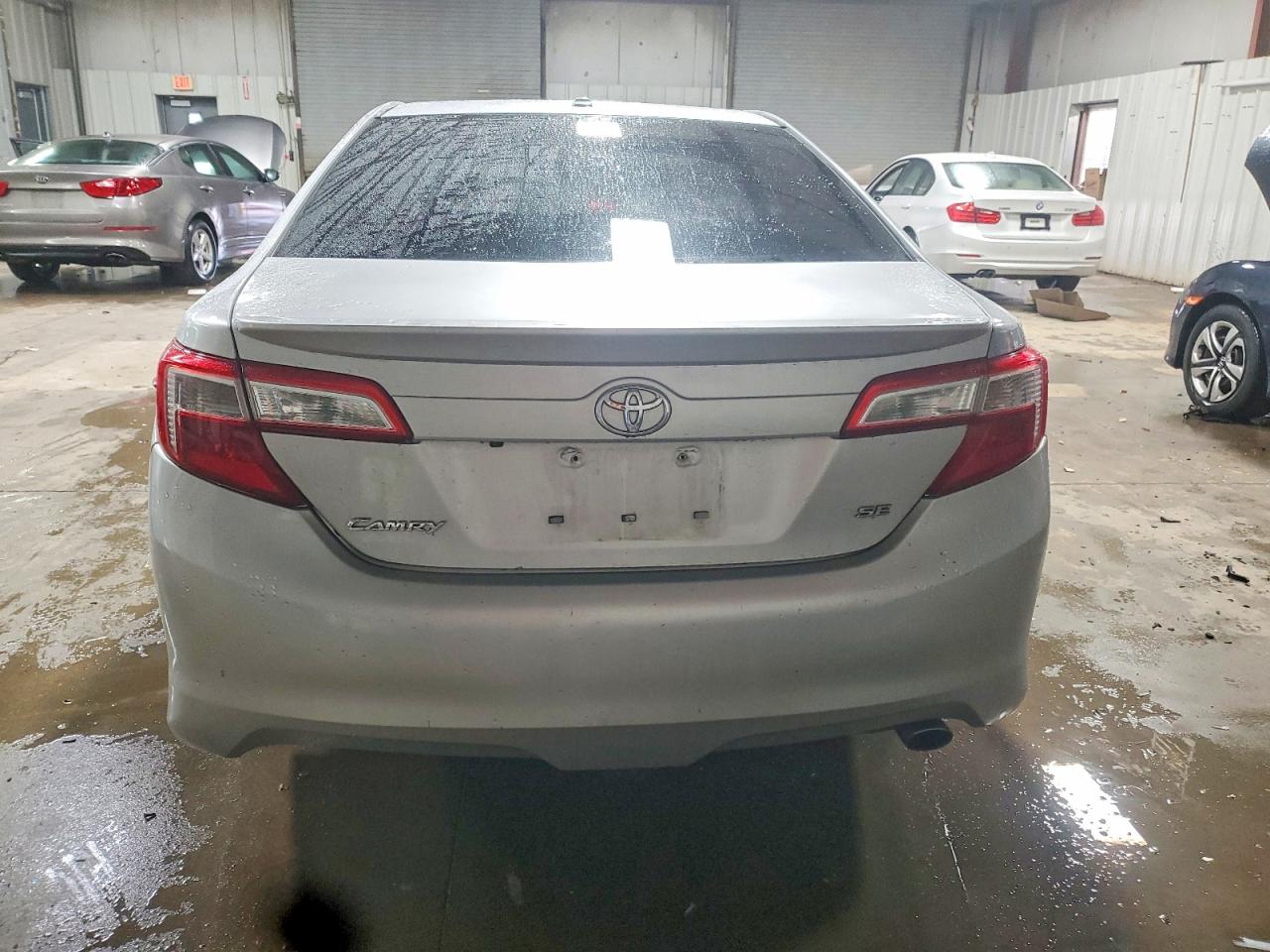 2014 TOYOTA CAMRY SE photo 16