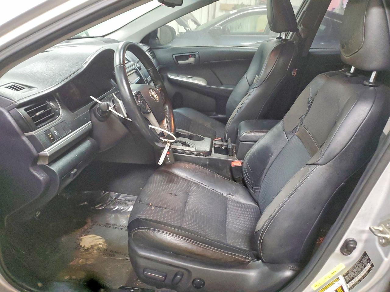 2014 TOYOTA CAMRY SE photo 19
