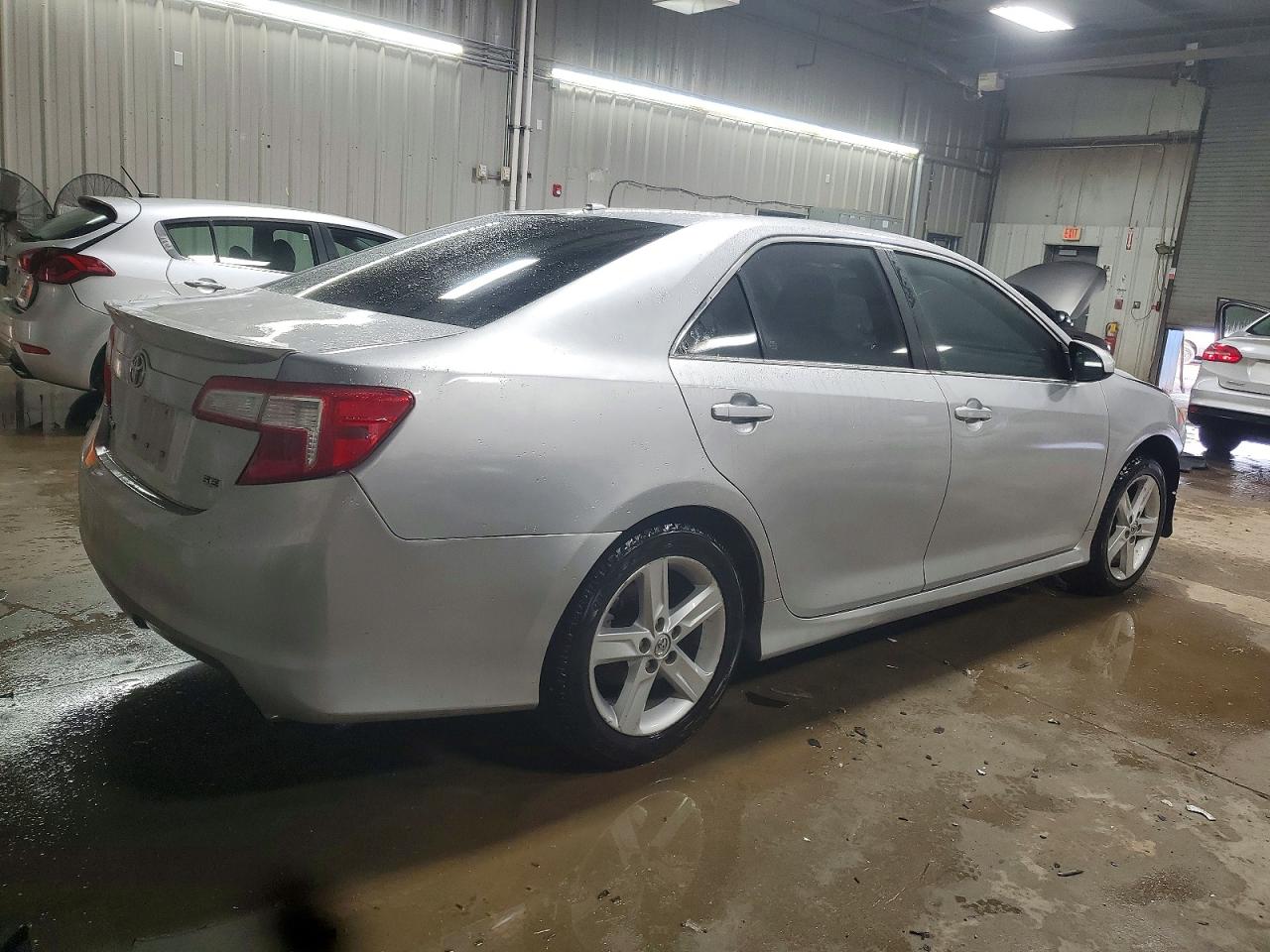 2014 TOYOTA CAMRY SE photo 7