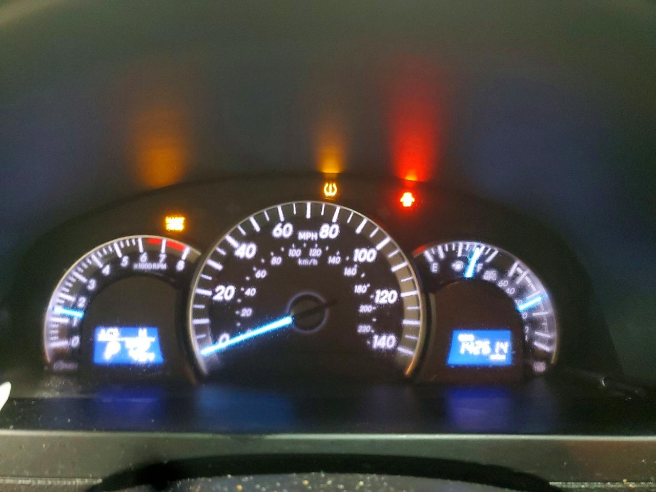 2014 TOYOTA CAMRY SE photo 25