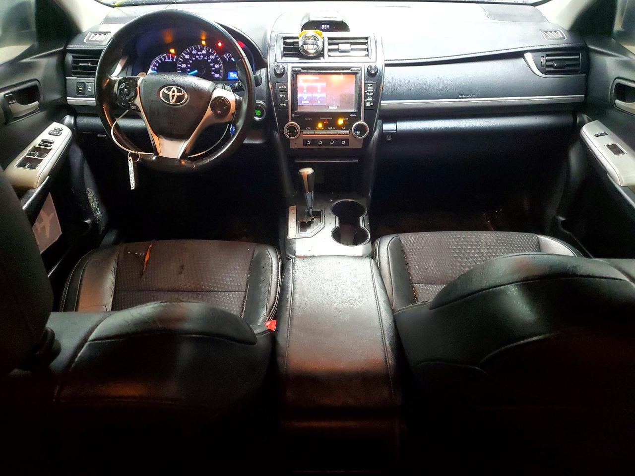 2014 TOYOTA CAMRY SE photo 22
