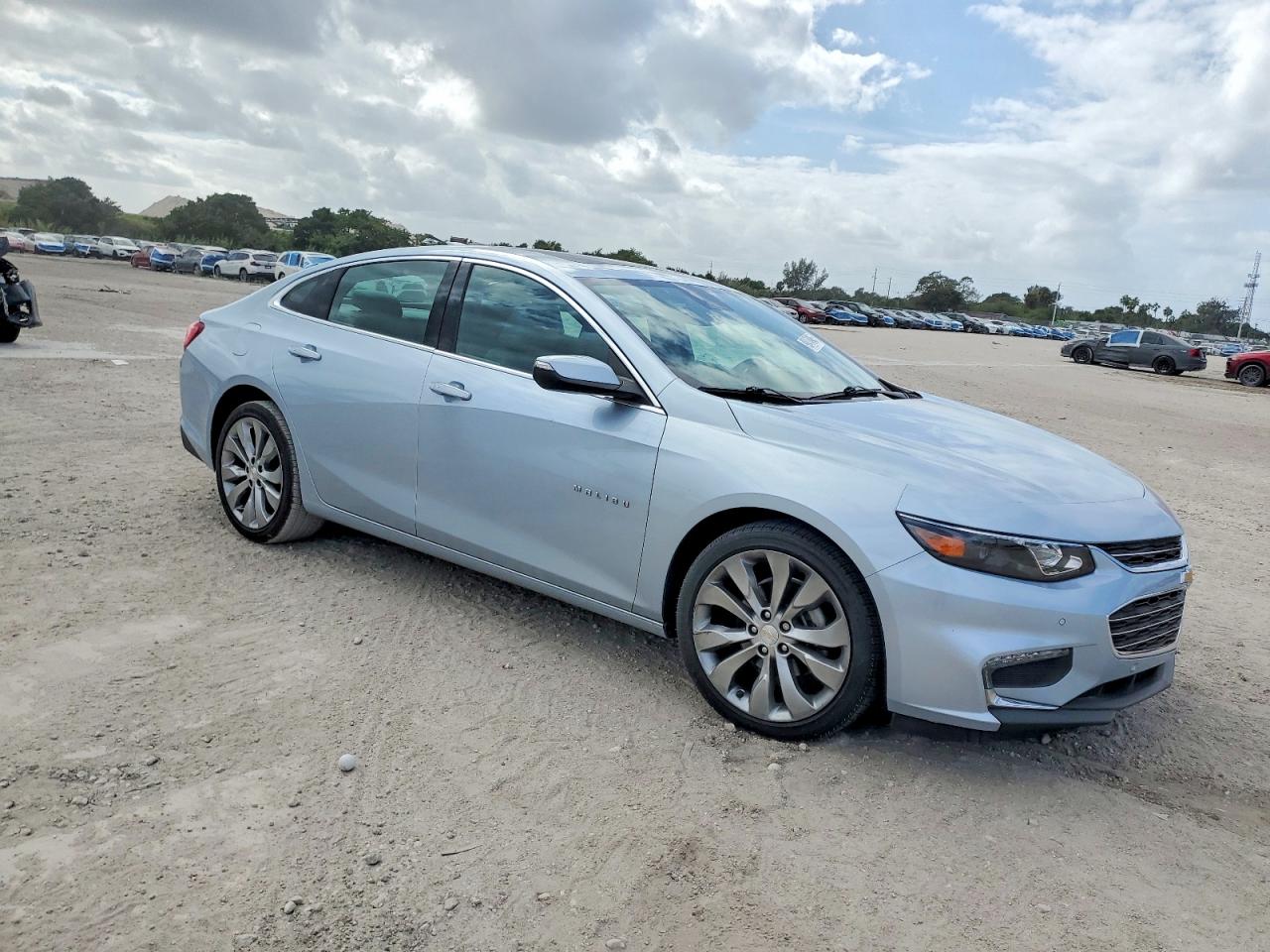 2017 CHEVROLET MALIBU PREMIER photo 4
