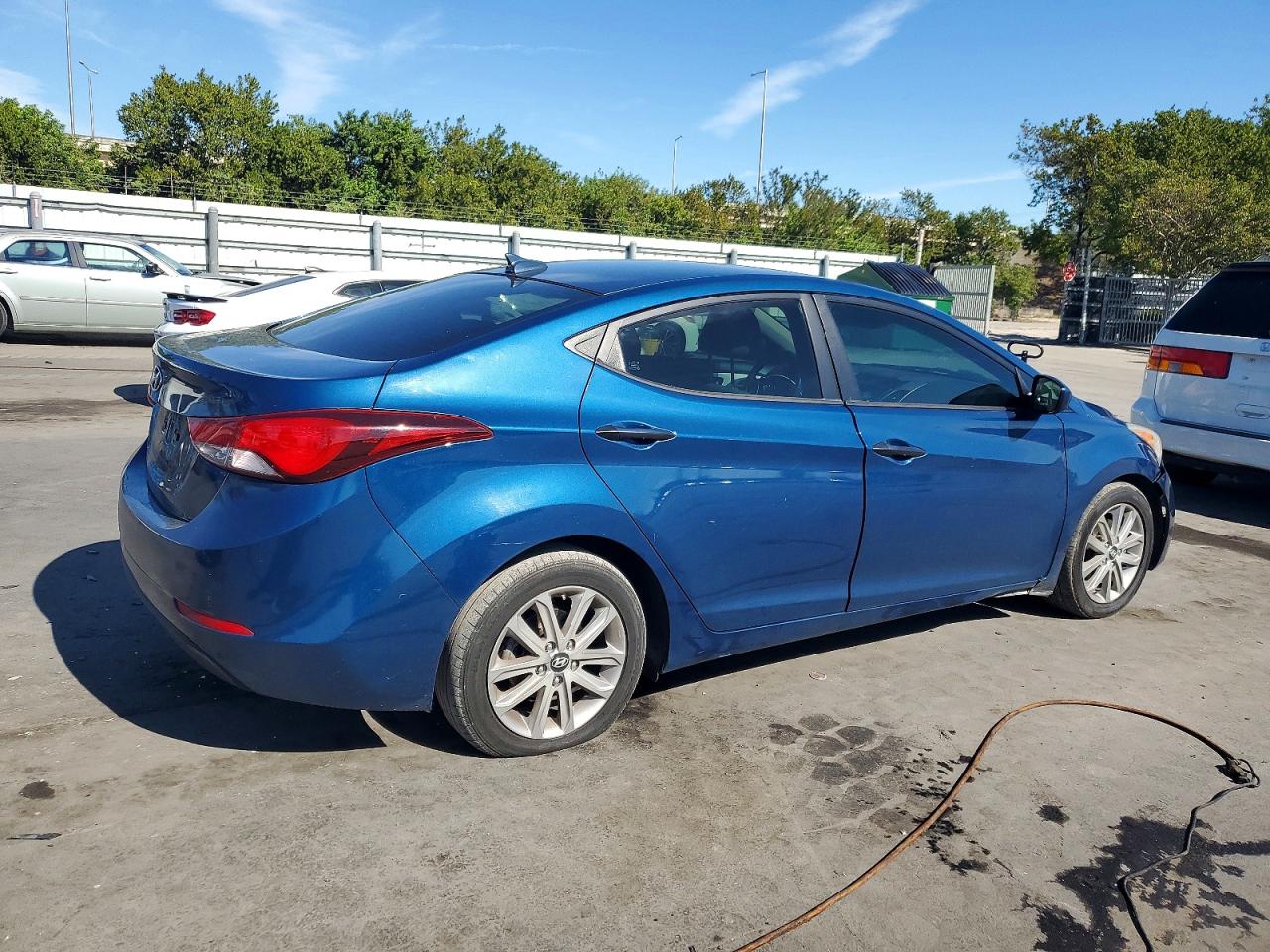 2015 HYUNDAI ELANTRA SE photo 3