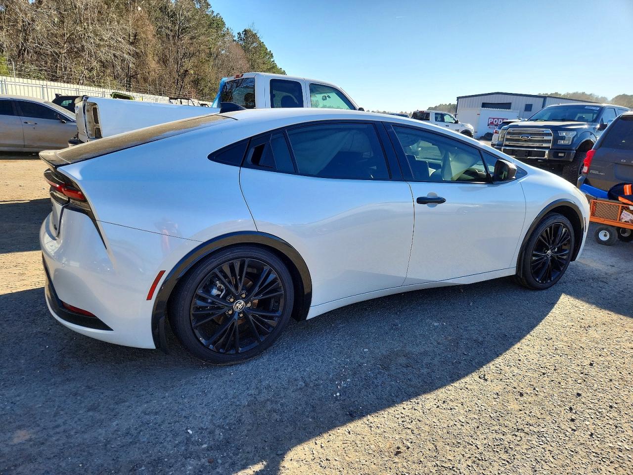 2025 TOYOTA PRIUS LE photo 3