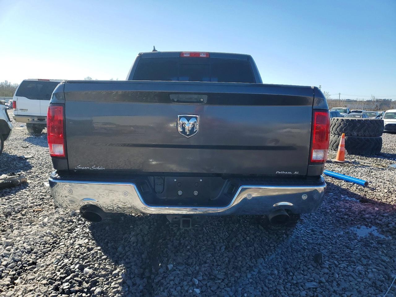 2015 RAM 1500 SLT photo 6