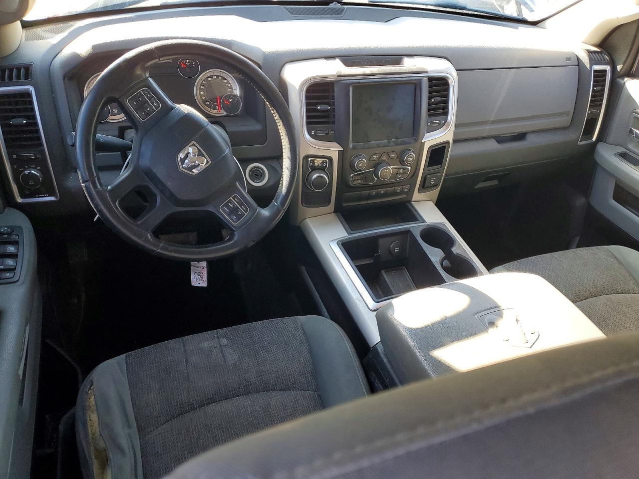 2015 RAM 1500 SLT photo 8