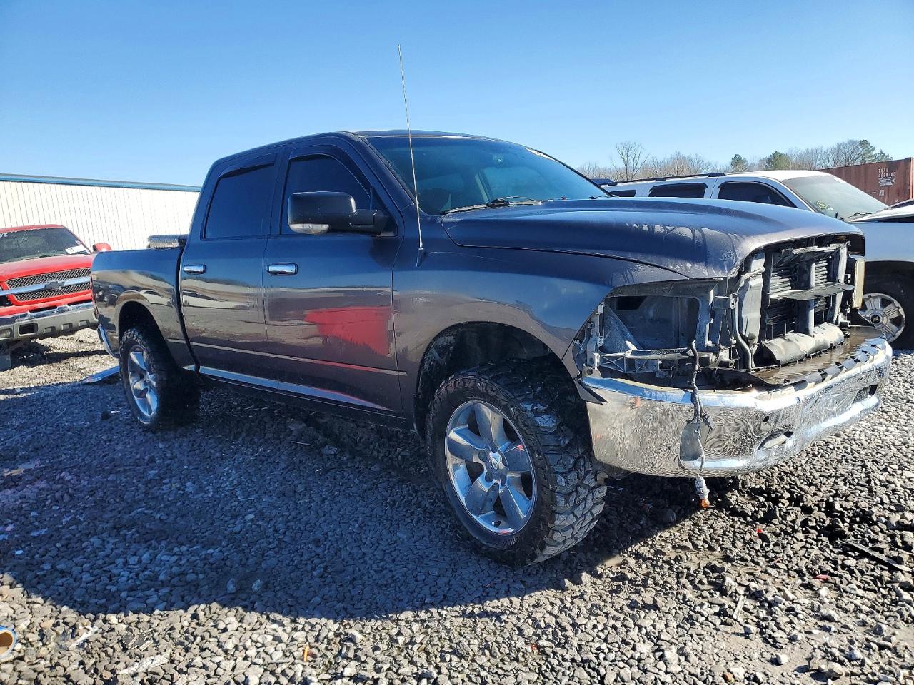 2015 RAM 1500 SLT photo 4
