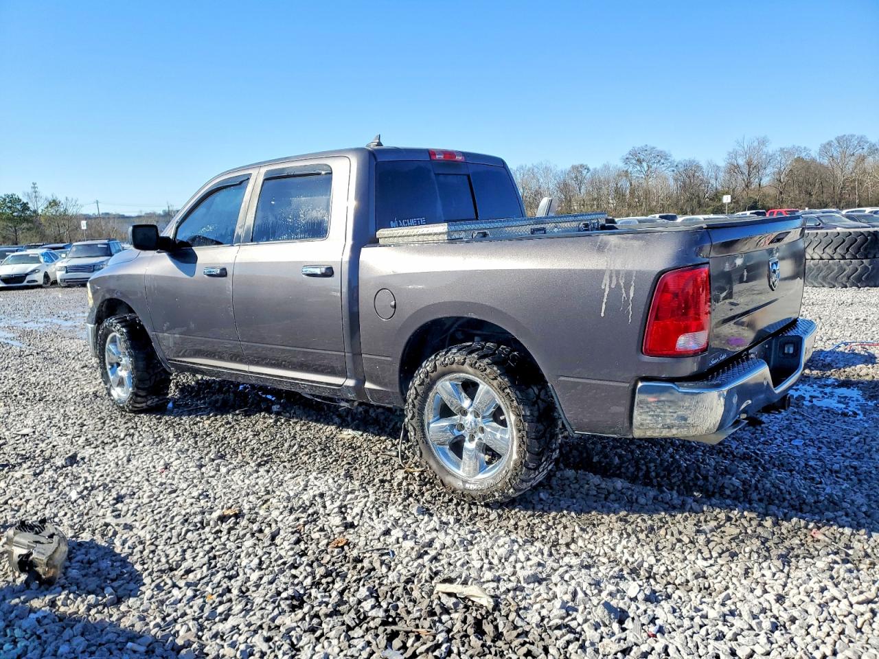 2015 RAM 1500 SLT photo 2
