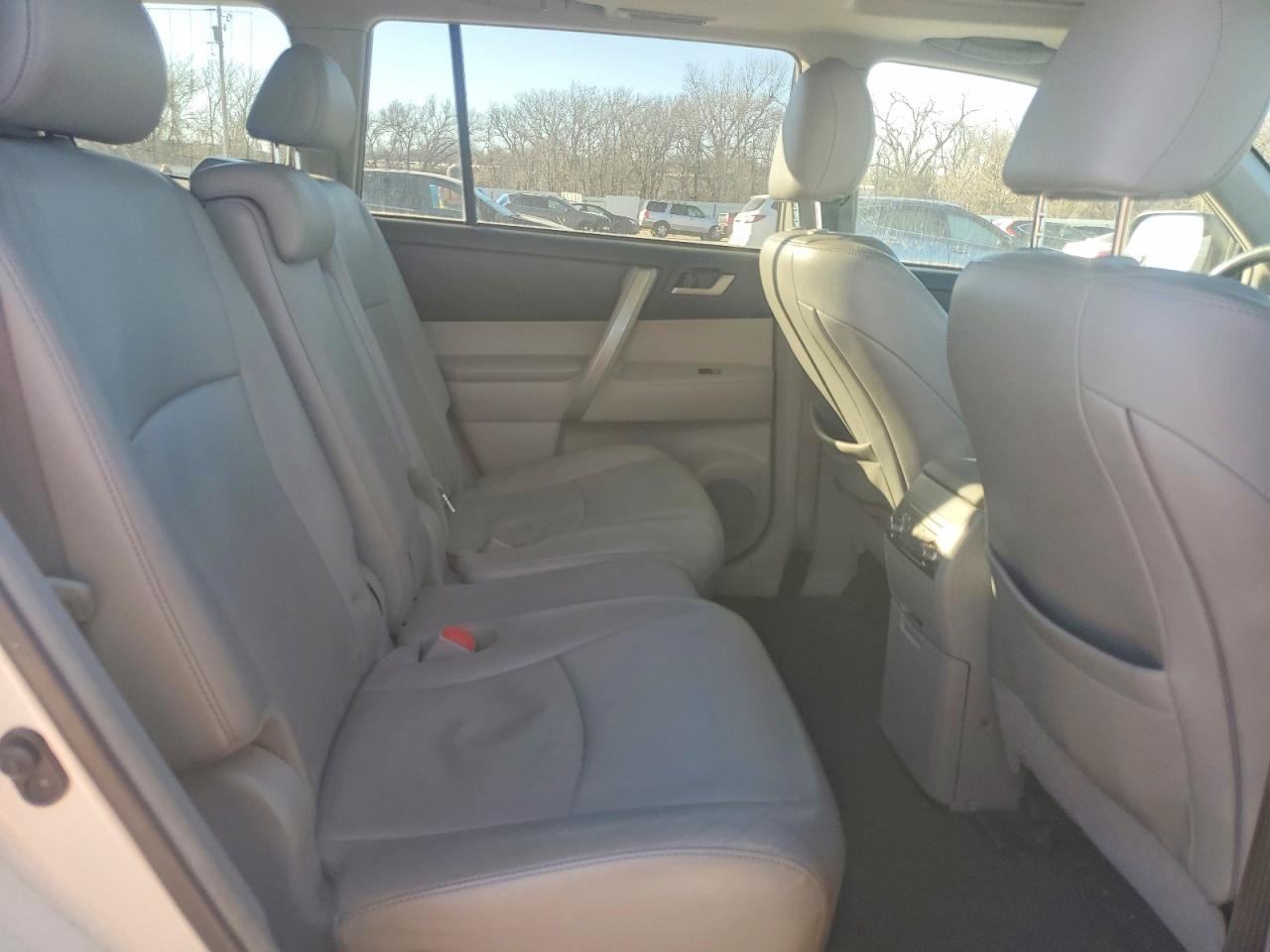 2012 TOYOTA HIGHLANDER BASE photo 11