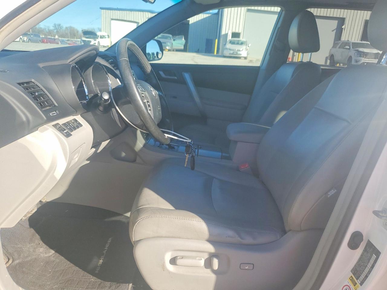 2012 TOYOTA HIGHLANDER BASE photo 7