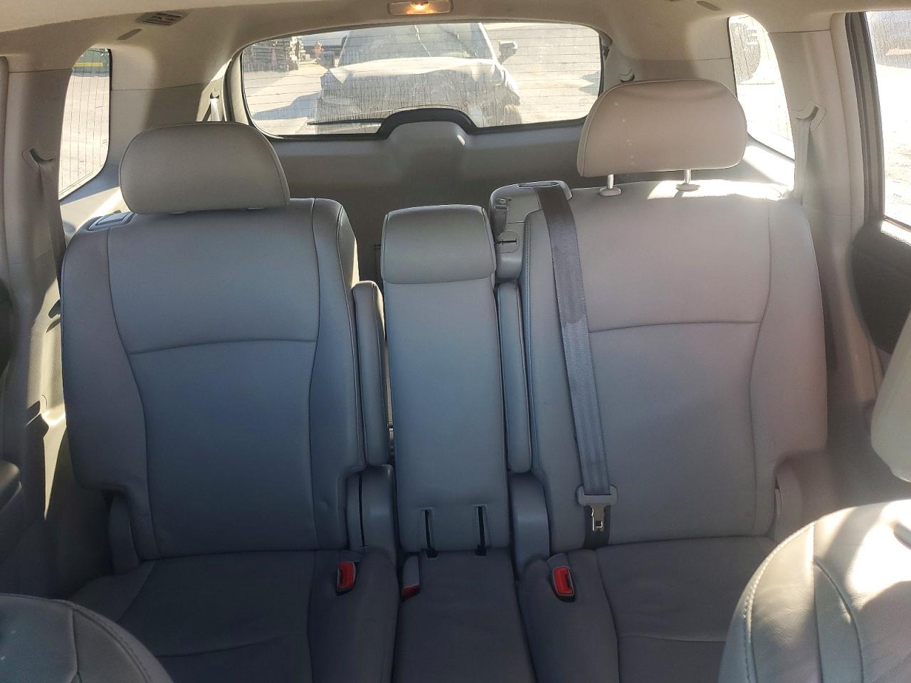 2012 TOYOTA HIGHLANDER BASE photo 10
