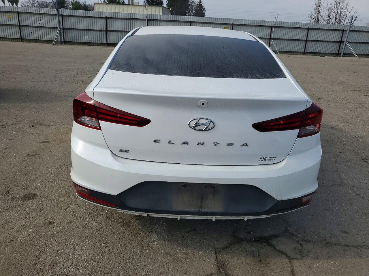 2019 HYUNDAI ELANTRA SE photo 6