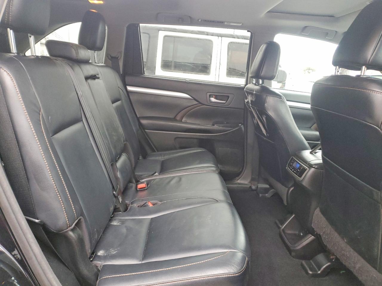 2018 TOYOTA HIGHLANDER SE photo 10
