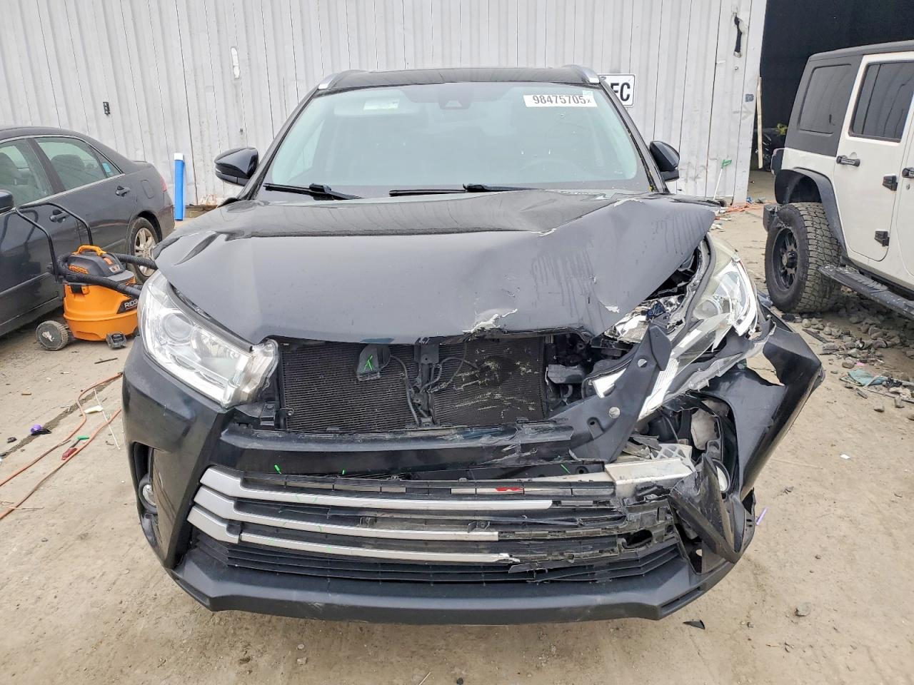 2018 TOYOTA HIGHLANDER SE photo 5