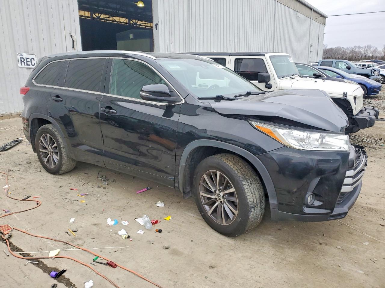 2018 TOYOTA HIGHLANDER SE photo 4