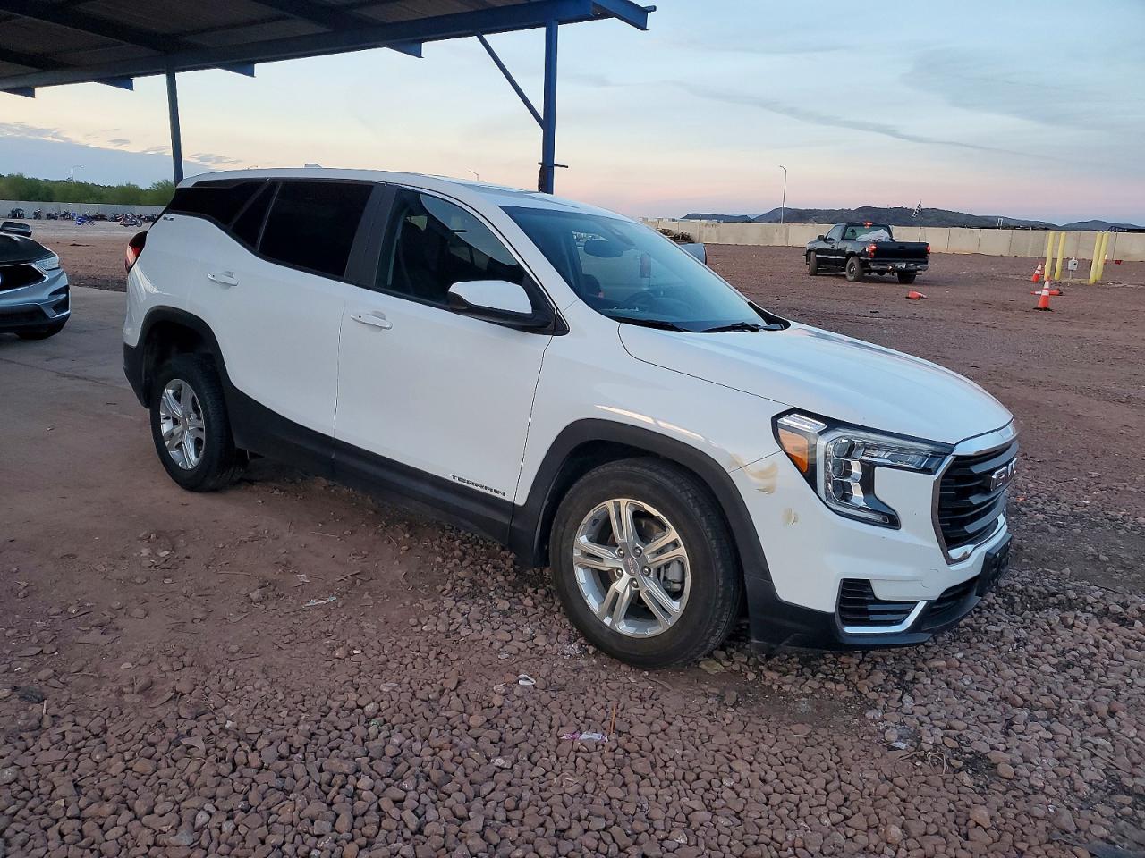 2024 GMC TERRAIN SLE photo 4