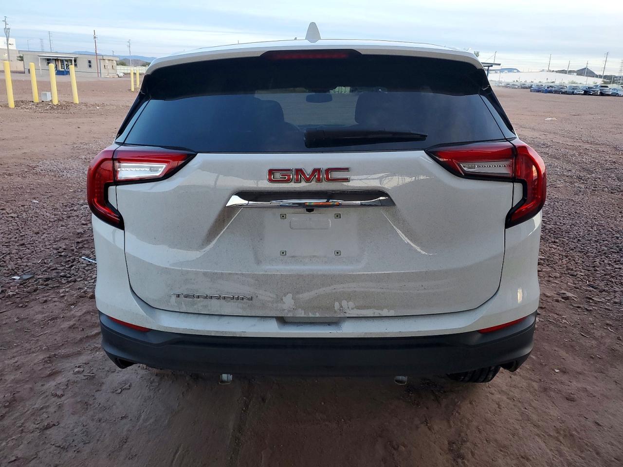 2024 GMC TERRAIN SLE photo 6
