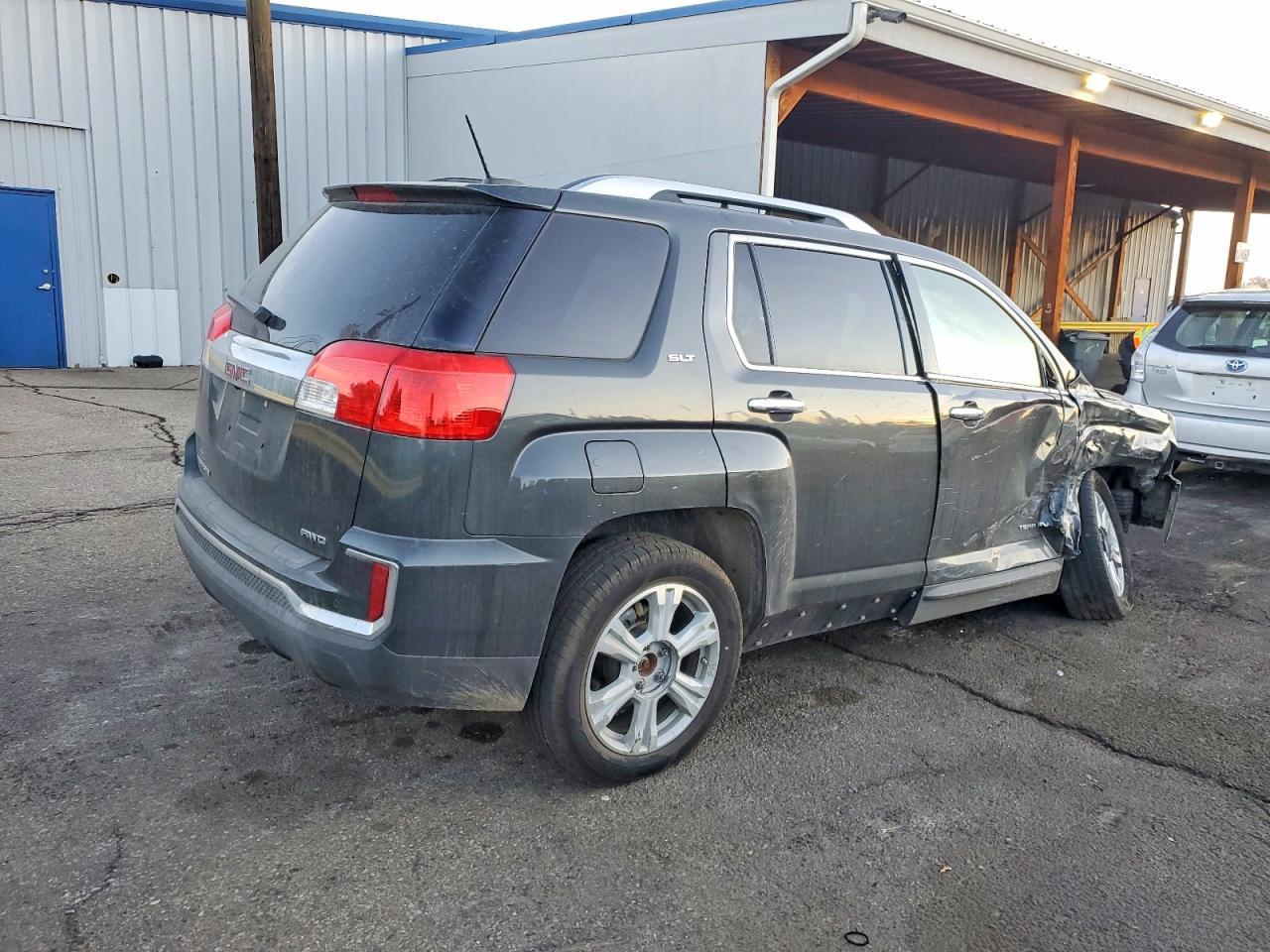 2017 GMC TERRAIN SLT photo 3
